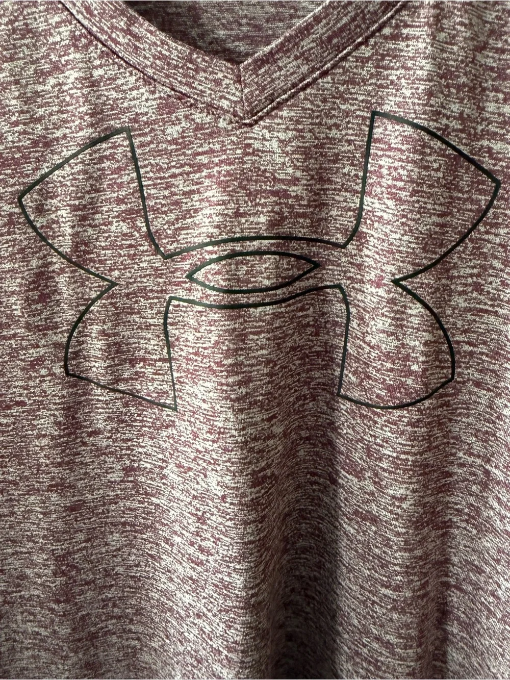 Like New, Women’s Size Small Under Armour T-Shirt Burgundy Colored - Picture 2 of 5